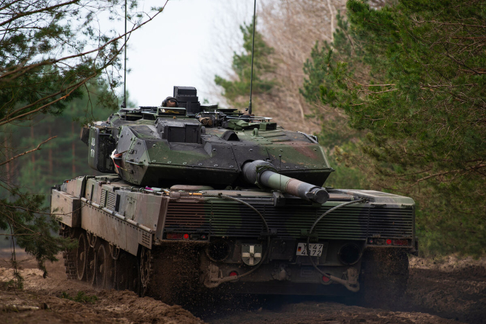 Германия мудофаа вазири: Берлин яқинда Киевга Leopard танкларини етказиб бериш бўйича қарор қабул қилади