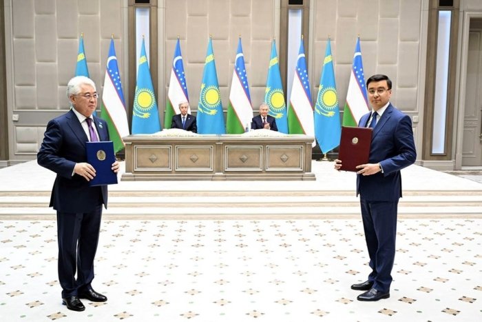 O‘zbekiston va Qozog‘iston o‘rtasida o‘ndan ortiq hujjat imzolandi