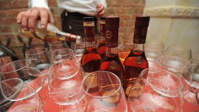 Rossiyada arman konyagi va ayrim vinolar savdosi to‘xtatildi 