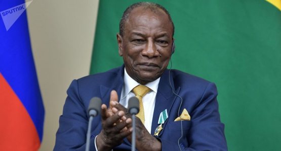 Гвинея президенти “Спутник V” билан эмланди