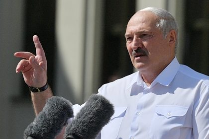 Лукашенко: "Ҳозир Беларусдан кетган шифокорлар мамлакатга қайтиб киритилмайди"