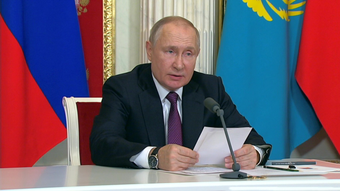 Путин: Халқаро савдо инқироз ҳолатида