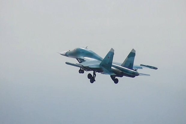 Россиянинг Су-34 ракеталари Украина Қуролли кучлари қароргоҳига ҳаво бомбаларини ташладилар