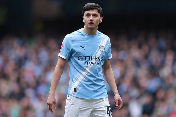 Россиялик собиқ футболчи Ҳусановни юлдуз марказий ҳимоячилардан устун қўйди