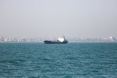 Трамп Жанубий Кореяни Ҳормуз бўғози операциясига таклиф қилди