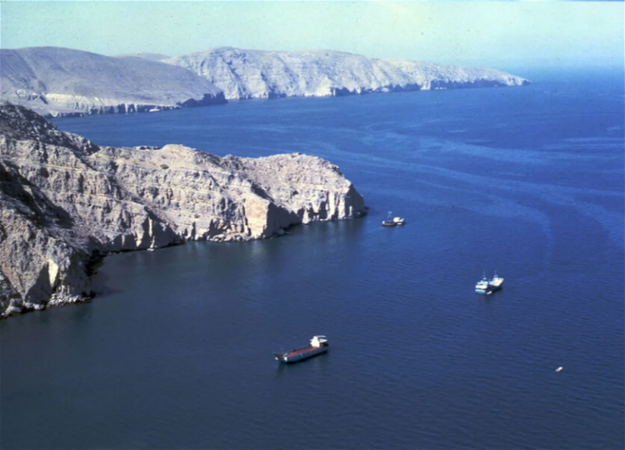 Ҳормуз бўғози 19 кундан бери ёпиқ