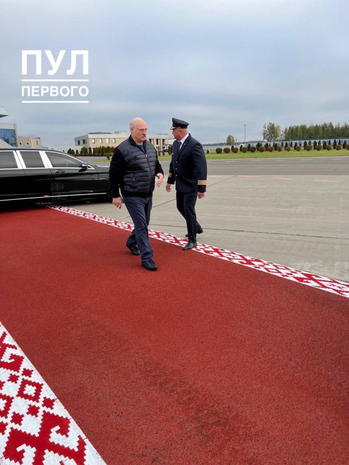 Lukashenko Sankt-Peterburgga yo‘l oldi