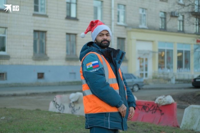 Индиялик кўча тозалагувчилар Петербургда қолишни исташмоқда