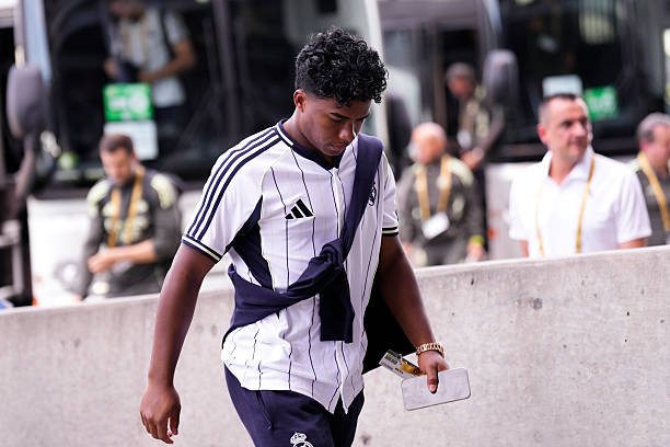 "Real"ning 18 yoshli hujumchisi Endrik o‘zidan 4 yosh katta qizga uylandi (foto)