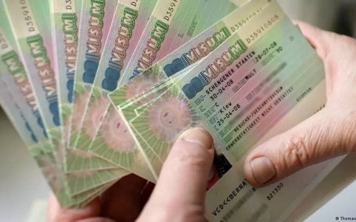 Евроиттифоқ россияликлар учун Шенген визаси қоидаларини яна 