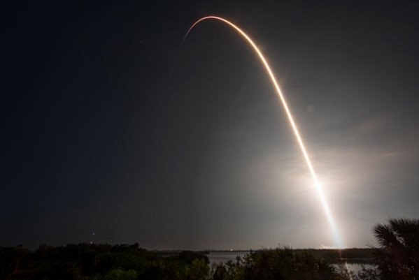 SpaceX йил бошидан бери Starlink интернет сунъий йўлдошларининг 10-партиясини учирди