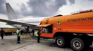 Украинанинг Россия нефт объектларига ҳужумлари ортидан Москва авиакеросин экспортини тақиқлади
