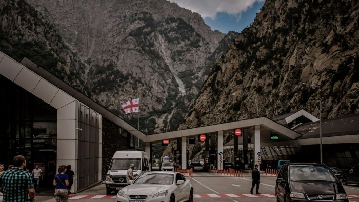 Грузия Россия ва Беларус фуқаролари учун автомобилларни экспорт қилишни тақиқлади Грузия Россия ва Беларус фуқаролари учун автомобилларни экспорт қилишни тақиқлади