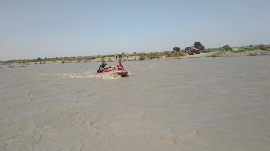 Samarqandda kanalga tushib ketgan «Jiguli» olib chiqildi. Uning haydovchisi qidirilmoqda