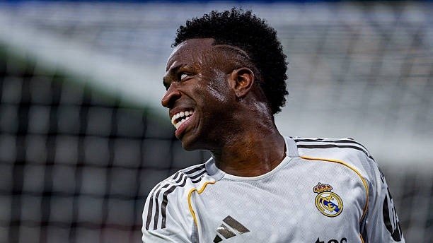 Vinisius «Real» futbolchilarini o‘z restoraniga yig‘di (foto)