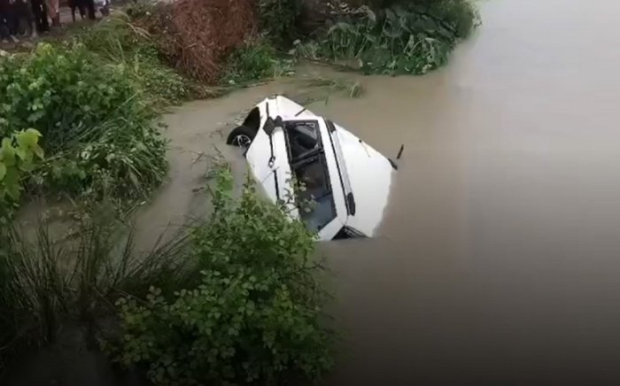 Йўлтанламас автомобилнинг дарёга қулаши натижасида 11 киши ҳалок бўлди