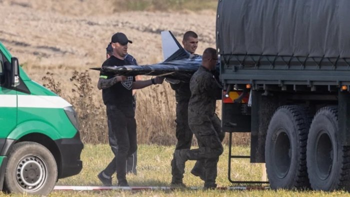 Polsha sharqiy chegarasida havo aloqasini chekladi