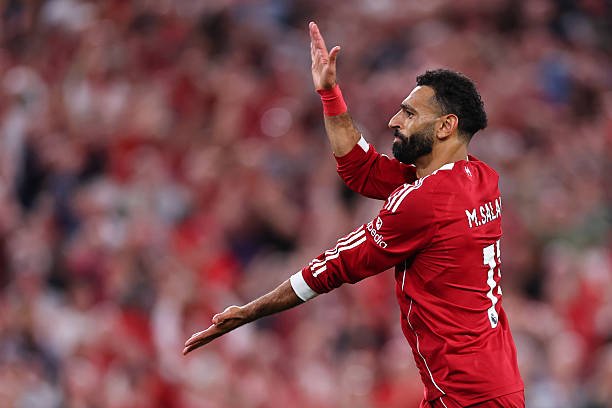 Салоҳ кўз ёшларини тийиб тура олмади (фото)