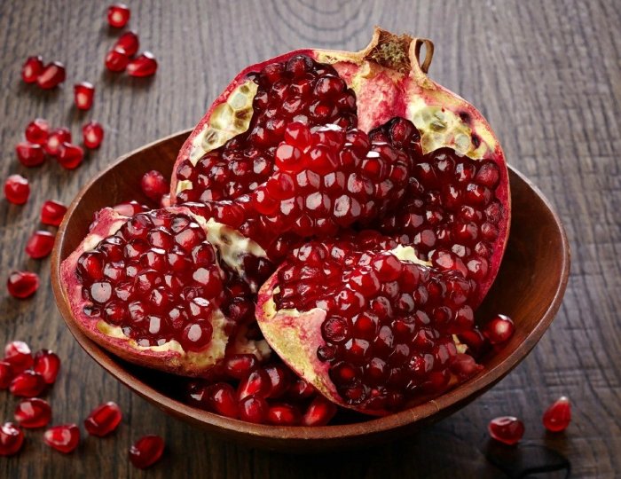 Quruq anor qobig‘ining qaynatmasi oshqozon yarasi, kolit va disbakteriozni davolashga yordam beradi Quruq anor qobig‘ining qaynatmasi oshqozon yarasi, kolit va disbakteriozni davolashga yordam beradi