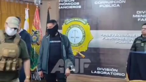 Боливияда давлат тўнтариши уюштиришда уринишдан кейин қўлга олинган генераллар суд томонидан 6 ойга ҳибсга олинди
