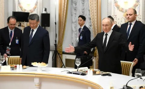 Путин BRICS саммитида иштирок этиш учун келган деярли барча етакчилар билан яккама-якка суҳбатлар ўтказди