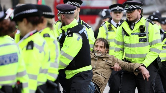 Буюк Британияда "Palestine Action" тақиқланишига қарши норозилик намойишида юзлаб киши ҳибсга олинди