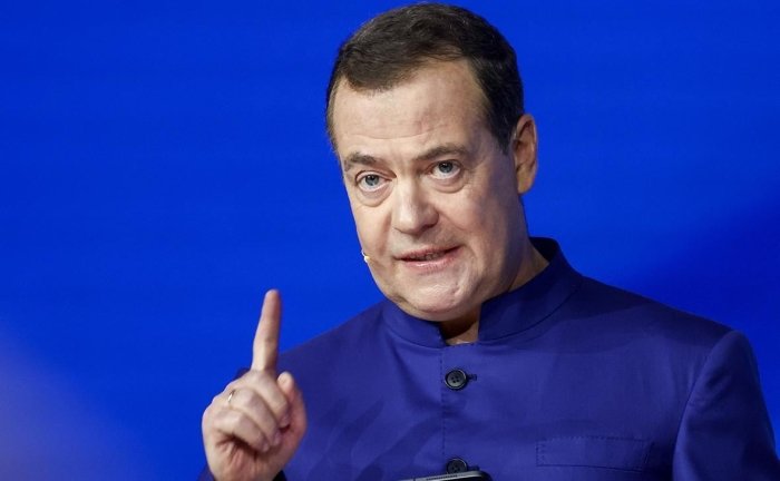 Kashta tikilgan ko‘ylakdagi ahmoqlar: Medvedev London va Parijga zarba berish bilan tahdid qildi