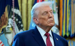 Трамп Макронни божлар жорий этиш билан қўрқитди