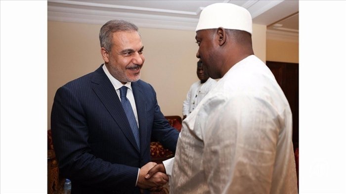 Туркия ташқи ишлар вазири Гамбия президенти билан учрашди