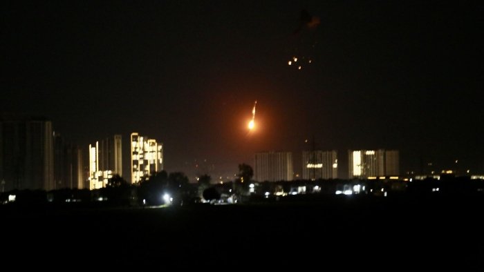 Eron Yaqin Sharqda blekaut yuzaga keltirish bilan tahdid qildi