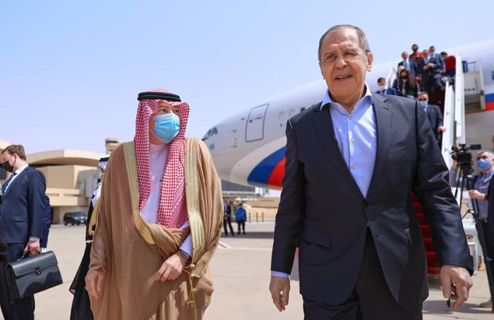 Lavrov Rossiya-Ko‘rfaz hamkorlik kengashi yig‘ilishida ishtirok etish uchun Saudiya Arabistoniga tashrif buyurdi