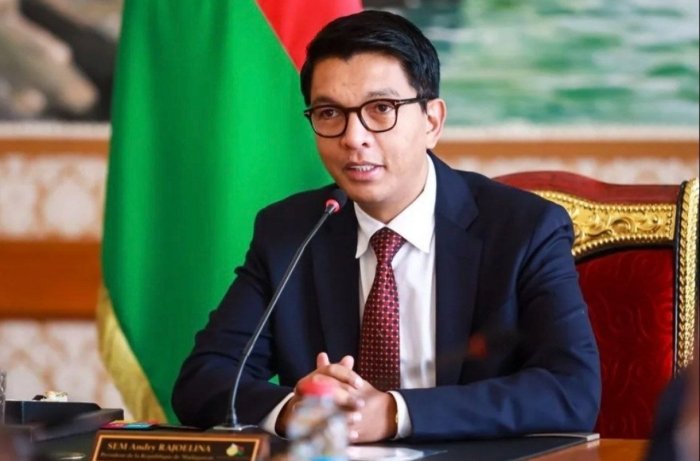 Мадагаскар президенти пойтахтни тарк этди 