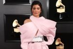Дунёнинг энг ёш миллиардер аёли ноодатий либоси билан мухлислари ҳафсаласини пир қилди (фото) Дунёнинг энг ёш миллиардер аёли ноодатий либоси билан мухлислари ҳафсаласини пир қилди (фото)