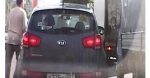 Автомобилчилар трасса ўртасида лом билан урушиб кетишди (Видео) Автомобилчилар трасса ўртасида лом билан урушиб кетишди (Видео)