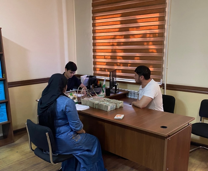 Yapon transvestit porno Onam onlayn jinsiy aloqa qilishni xohlardi.