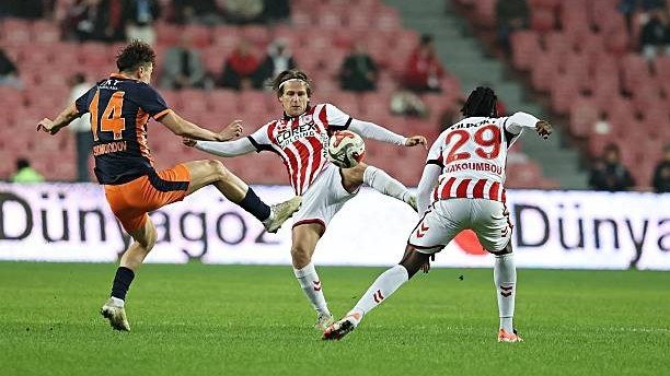 Shomurodov va Fayzullayev kechagi uchrashuvda necha baho olishdi?