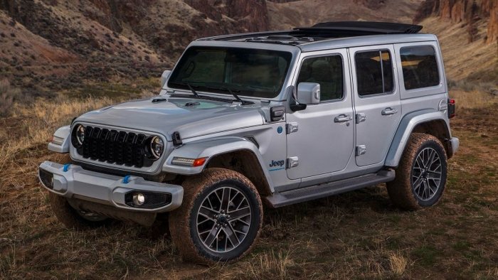 Jeep kompaniyasi 200 mingga yaqin avtomobilini old oyna isitish tizimidagi muammolar sabab zavodga qaytaradi — Motor1