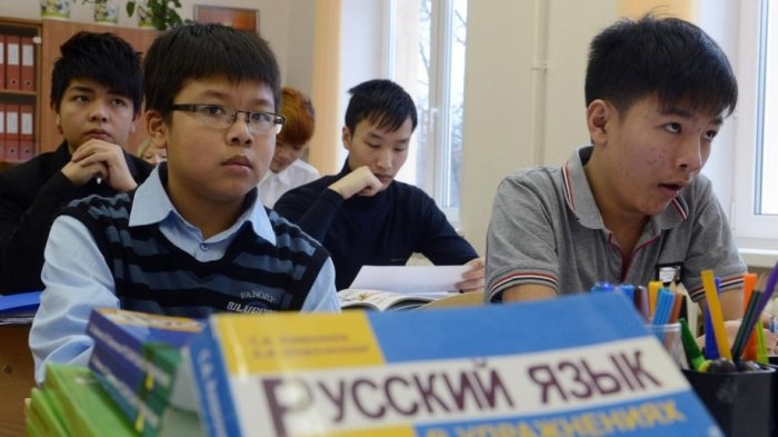  Rossiyada migrantlarning farzandlariga maktabda o‘qishni pullik qilish taklif qilindi — “Meduza” 