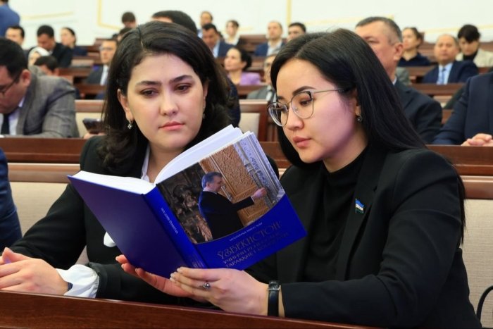  Энг кўп китоб ўқиган ходимга пул мукофоти берилади