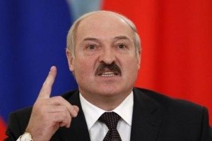 Лукашенко тунда алкогол сотишни ман этиш чекловини бекор қилиш бўйича буйруқ берди