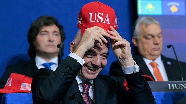 ФИФА раҳбари АҚШ президентининг «Тинчлик кенгаши»да иштирок этди