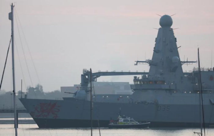 Буюк Британиянинг денгиз флоти эсминеци Кипрдаги базани ҳимоя қилиш учун Ўрта ер денгизига етиб келди