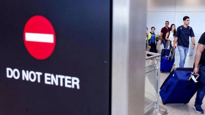 АҚШ 19 давлат фуқароларининг иммиграция сўровларини кўриб чиқишни тўхтатди — NBC News 