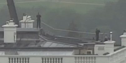Оқ уй яқинидаги отишмадан сўнг Трамп Махфий хизматни "буюк", ҳужумчини эса "ақлдан озган" деб атади