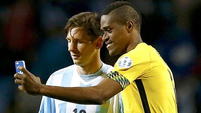 Лионель Месси билан битта селфи нархи маълум бўлди