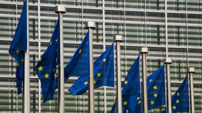 Венгрия ЕИни Украинадаги урушни чўзишда айблади
