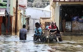 Индонезиянинг Суматра оролида юз берган сув тошқини оқибатида 440 киши ҳалок бўлди