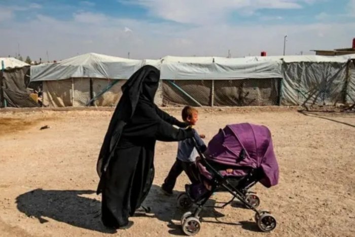 ИШИДнинг собиқ жангариларининг 230 дан ортиқ оиласи Суриядаги лагердан Ироққа эвакуация қилинди