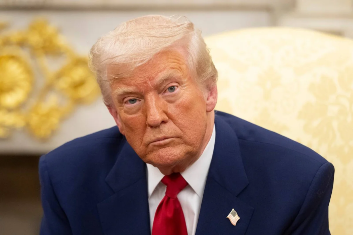 Трамп: "АҚШ Эрон билан музокаралар якунланмагунча кемаларнинг Ҳормуз орқали ўтишига рухсат бермайди"