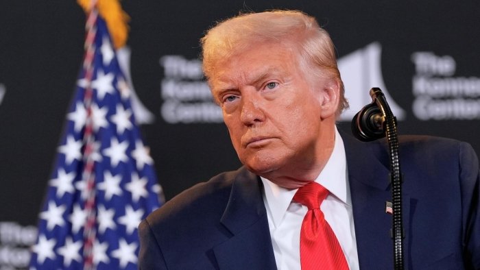 Трамп Америка қуролларини ишлаб чиқаришни тезлаштиришга ваъда берди